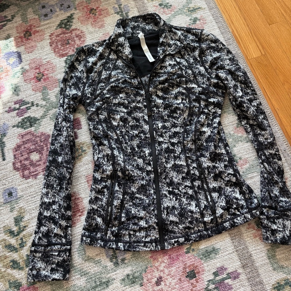 Lululemon Black and Gray Patterned Zip Up